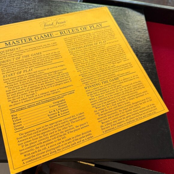 Vintage Trivial Pursuit Trivia Board Game Set With Trunk Case & Accessories - Picture 4 of 5